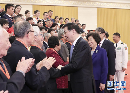 9月25日，“最美奮斗者”表彰大會在北京舉行。中共中央政治局常委、中央書記處書記王滬寧會見受表彰人員和親屬代表?！⌒氯A社記者 丁海濤 攝