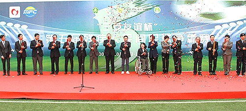 圖為張海迪宣布年終總決賽開賽 圖為張海迪宣布年終總決賽開賽