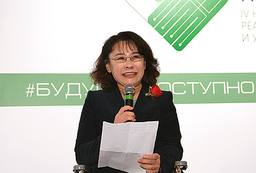 圖為張海迪在俄羅斯創(chuàng)新科技博覽會(huì)開(kāi)幕式致辭