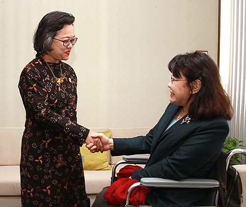 圖為張海迪會見聯(lián)合國亞太經(jīng)社會執(zhí)秘阿里沙赫巴納