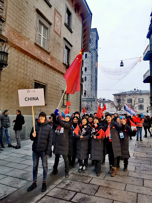 圖為中國聽障奧運(yùn)代表團(tuán)參加第十九屆世界冬季聽障奧運(yùn)會(huì)開幕式