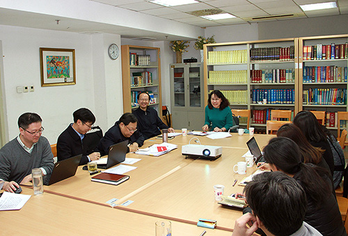 圖為中國殘聯(lián)主席張海迪，黨組書記、理事長周長奎到中國殘聯(lián)信息中心調(diào)研